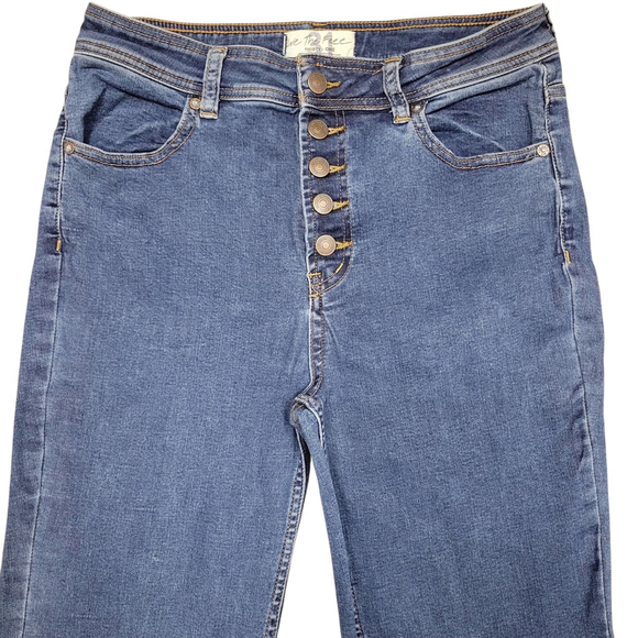 We The Free Women's Flare Bottom Button Fly Blue Jeans Size 31 Inseam 31" - Picture 5 of 8
